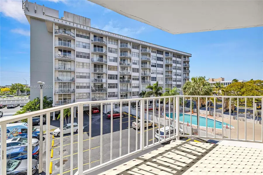 16740 NE 9th Ave #302, North Miami Beach, FL 33162 - Image #2