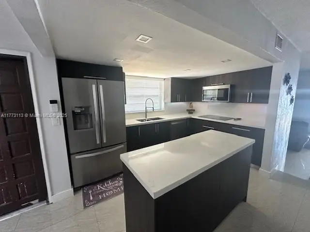 8920 Palm Tree Ln #8920, Pembroke Pines, FL 33024 - Image #3