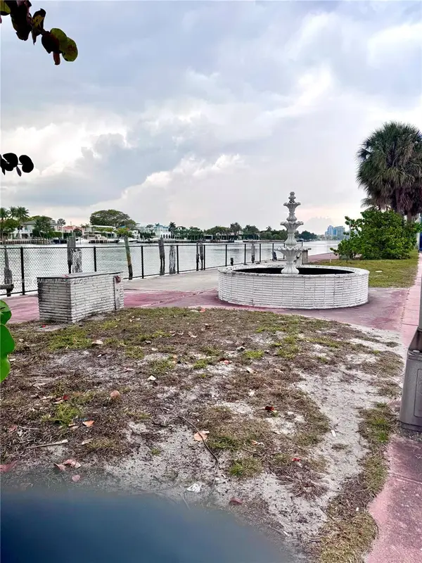 5255 Collins Ave Boat Slip E, Miami Beach, FL 33140