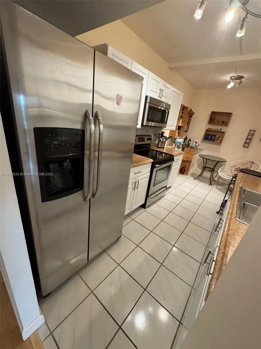 4330 Hillcrest Dr #304, Hollywood, FL 33021 - Image #3