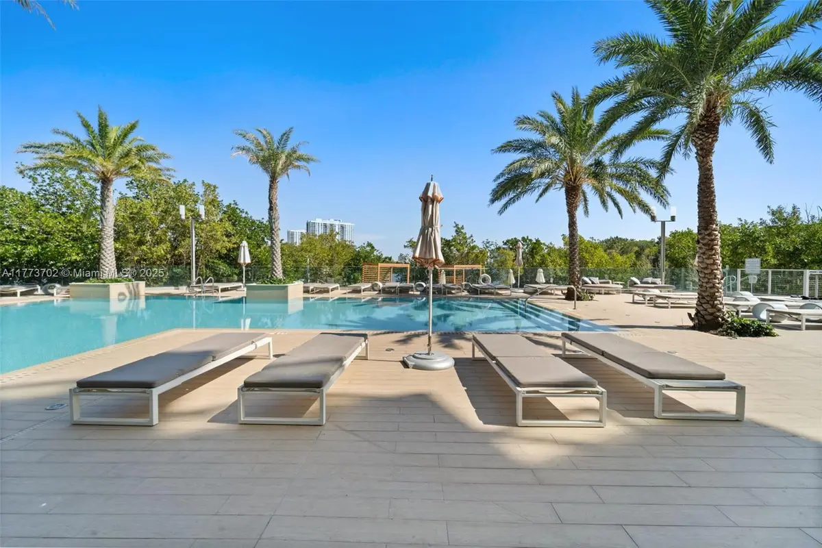 16385 Biscayne Blvd #1019, North Miami Beach, FL 33160 - Image #1