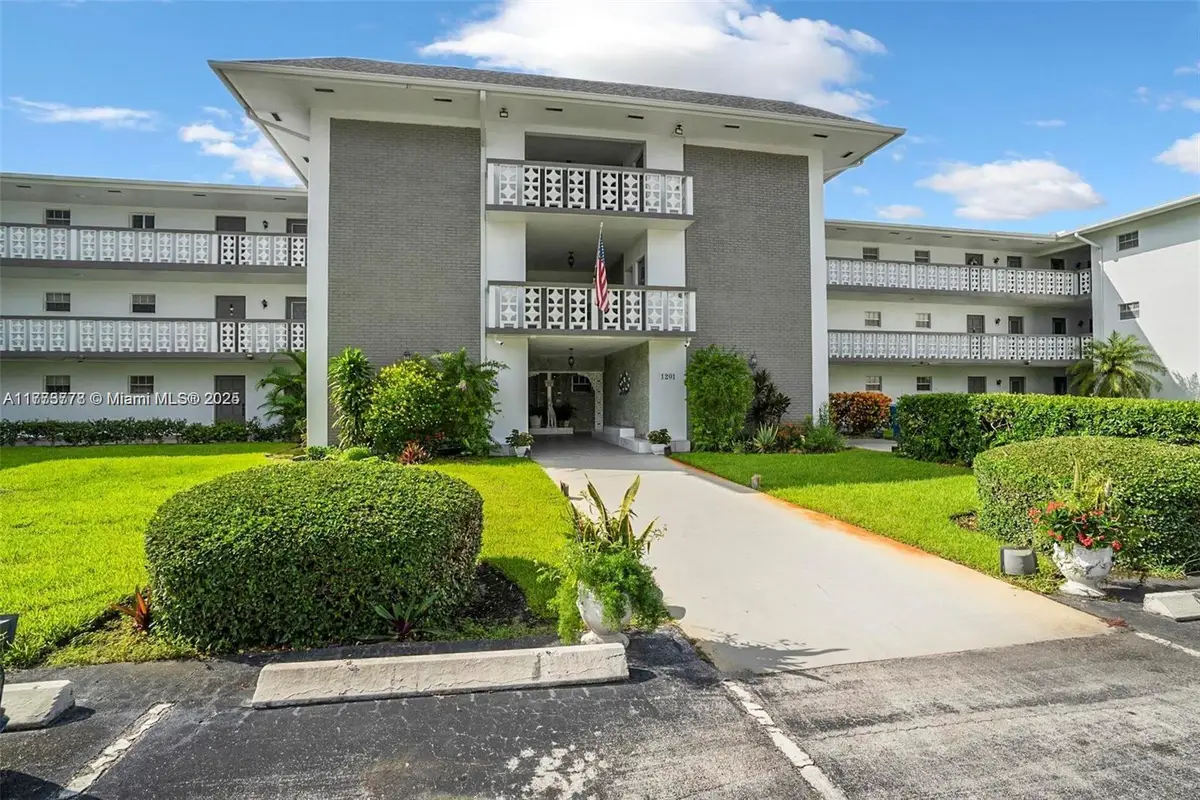 1201 Hillcrest Ct #204, Hollywood, FL 33021 - Image #1