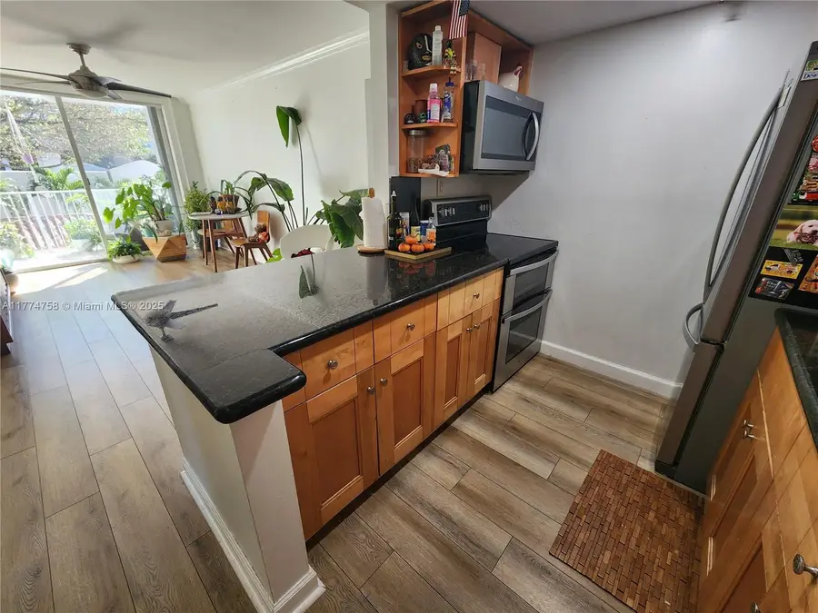1010 NW 11th St #309, Miami, FL 33136 - Image #3
