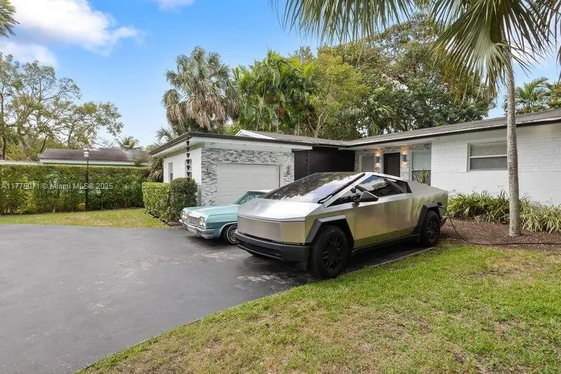 11810 W Biscayne Canal Rd, Miami, FL 33161 - Image #3