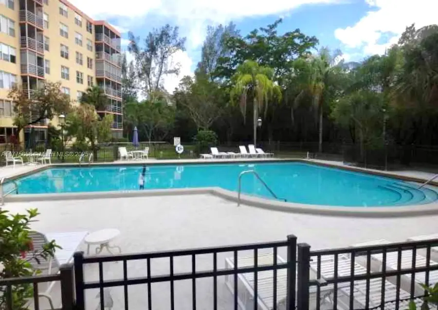 17890 W Dixie Highway #714, North Miami Beach, FL 33160 - Image #2