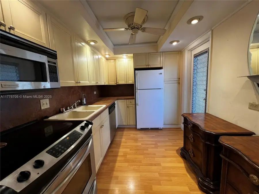 447 NE 195th St #309, Miami, FL 33179 - Image #3