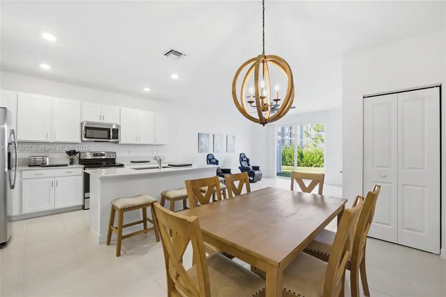 846 SE Grovebush Ln, Port Saint Lucie, FL 34984 - Image #3