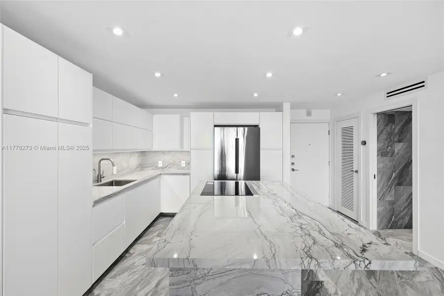 1658 Bay Rd #504, Miami Beach, FL 33139 - Image #2