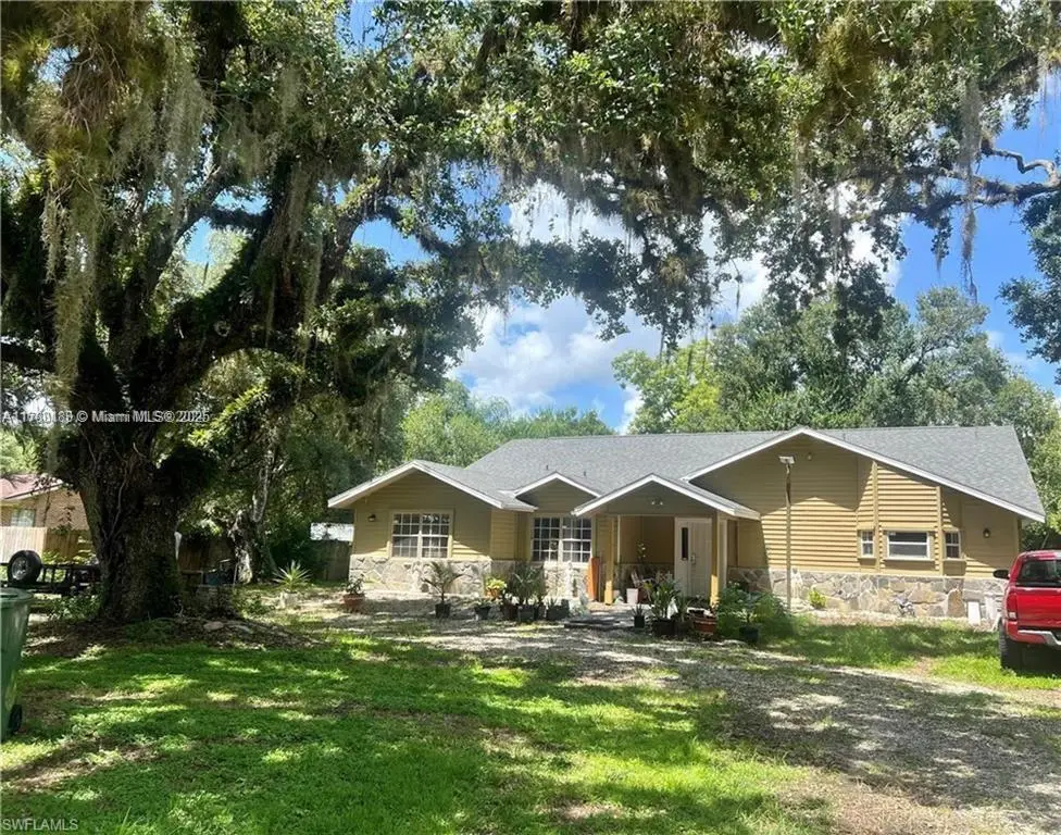 140 Davis St, Labelle, FL 33935 - Image #1
