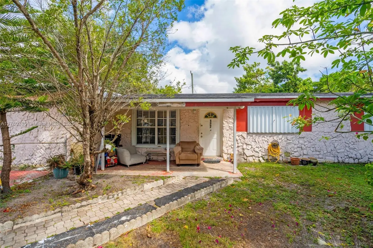 1271 NE 211th St, Miami, FL 33179 - Image #1