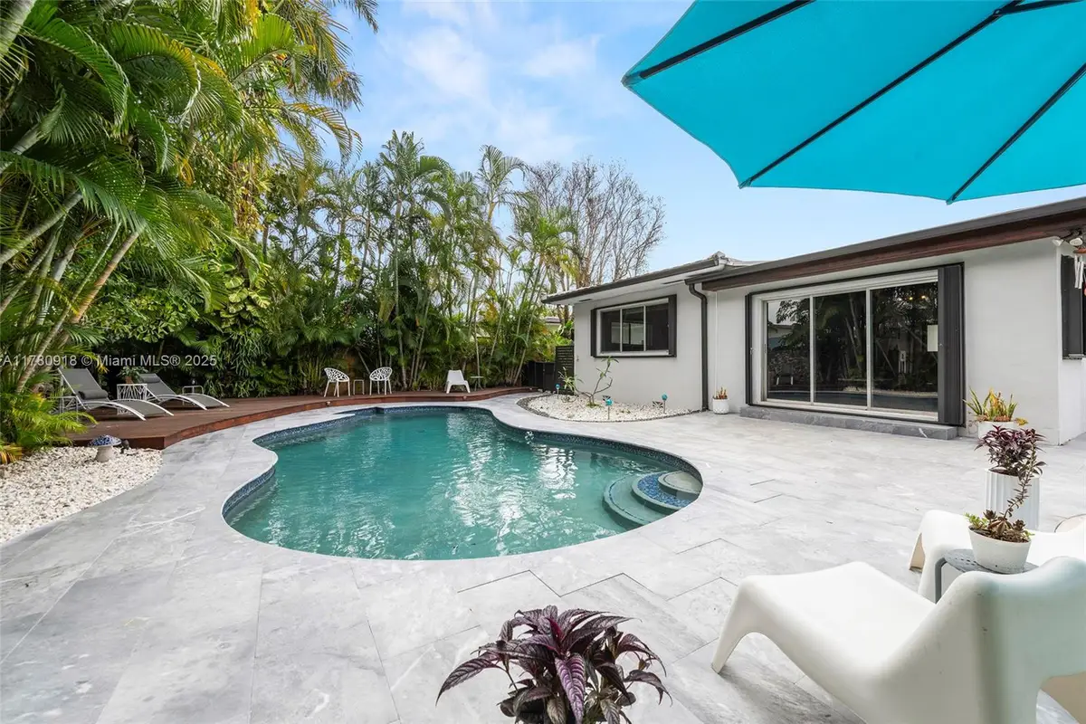 425 NE 114th St, Miami, FL 33161 - Image #1