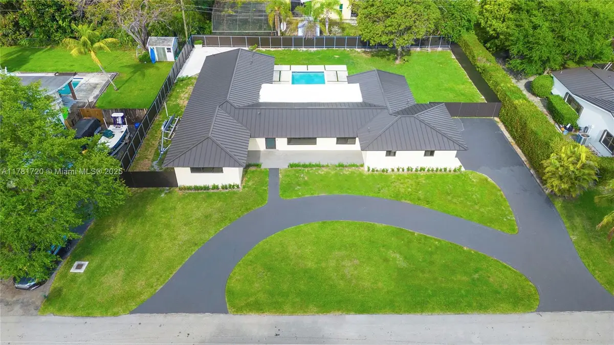 17020 SW 87th Ct, Palmetto Bay, FL 33157 - Image #1