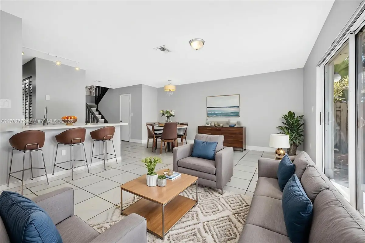 412 NW 108th Ter, Pembroke Pines, FL 33026 - Image #1