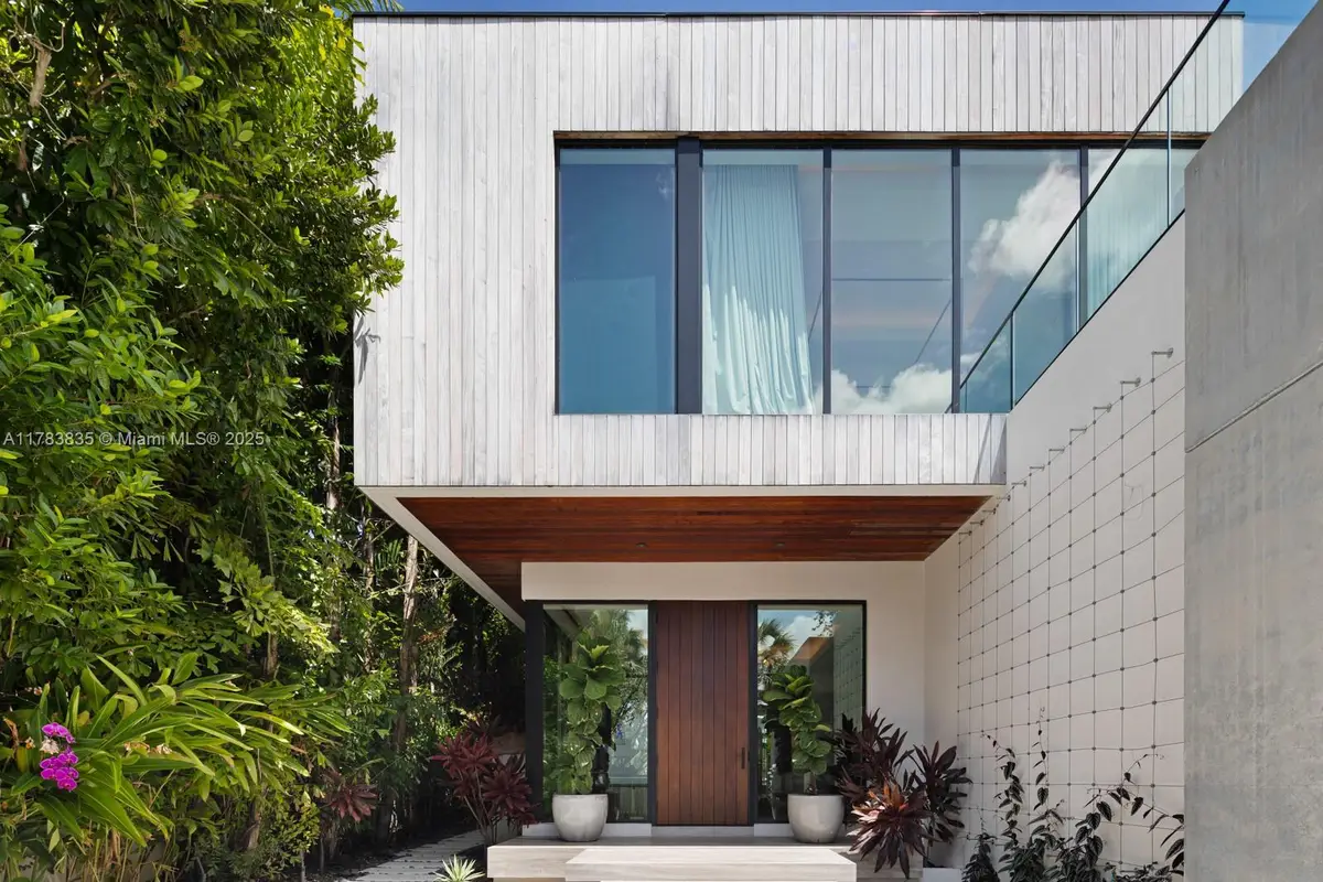 609 E Dilido Dr, Miami Beach, FL 33139 - Image #1