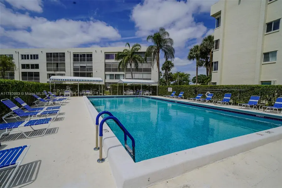 3138 Via Poinciana #105, Lake Worth, FL 33467 - Image #2