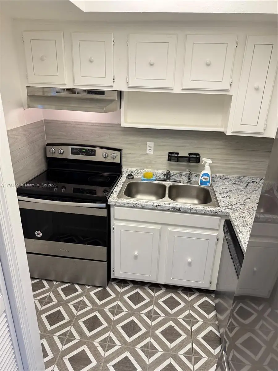 1535 SE 15th St #202, Fort Lauderdale, FL 33316 - Image #3