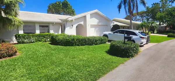 22310 Cameo Dr E, Boca Raton, FL 33433