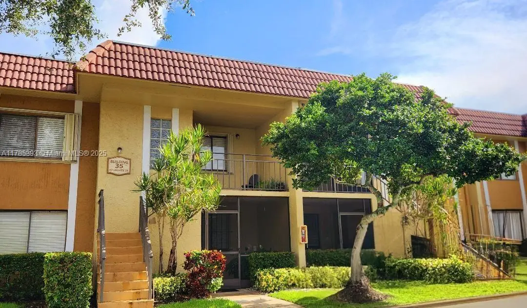 307 Lakeview Dr #102, Weston, FL 33326 - Image #1