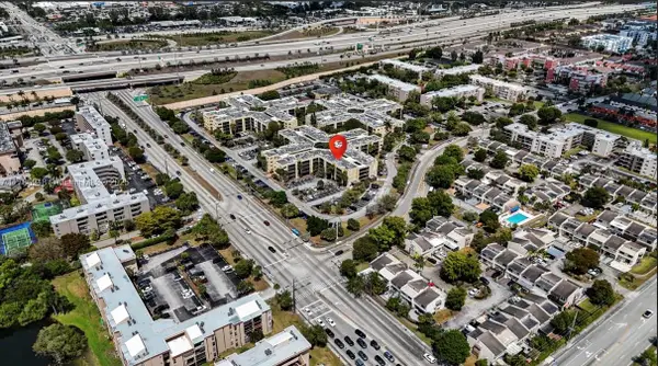 8635 NW 8th St #101, Miami, FL 33126