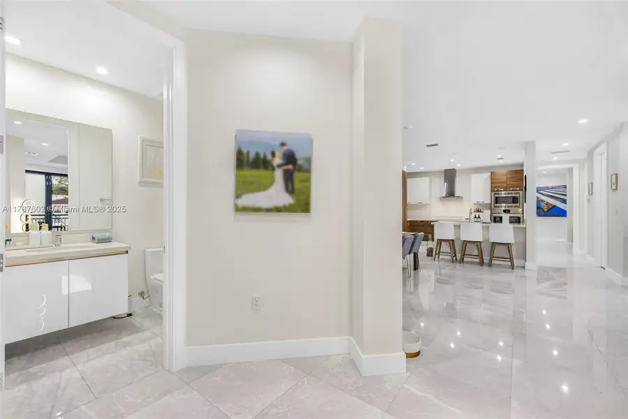 718 Valencia Ave #206, Coral Gables, FL 33134 - Image #3