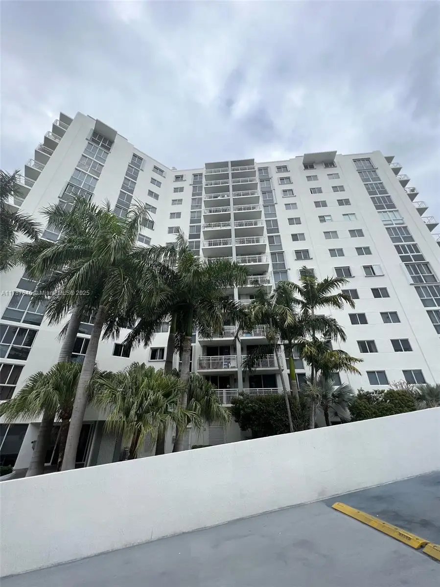 1688 West Ave #901, Miami Beach, FL 33139 - Image #1