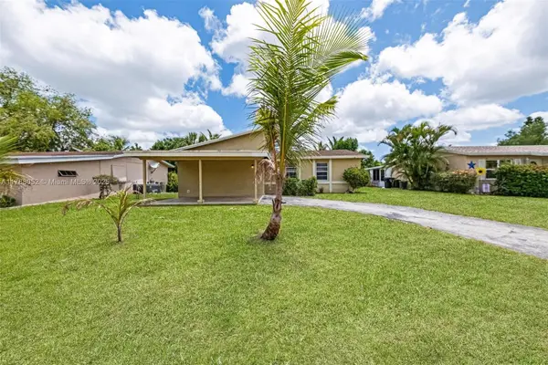 702 SW 79th Ave, North Lauderdale, FL 33068