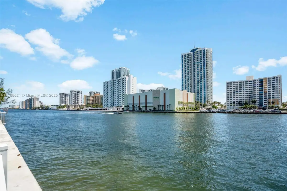 600 Parkview Dr #422(+DEN), Hallandale Beach, FL 33009 - #1