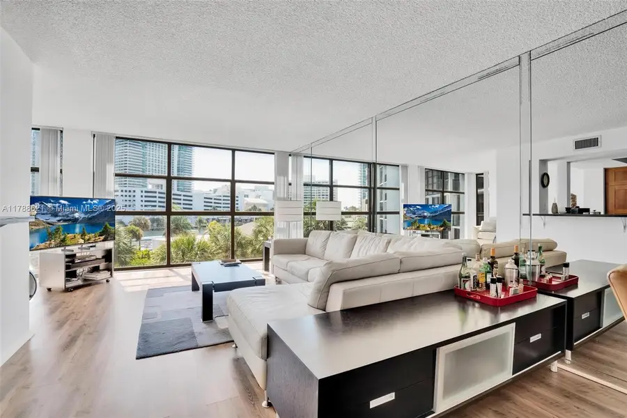 600 Parkview Dr #422(+DEN), Hallandale Beach, FL 33009 - #2