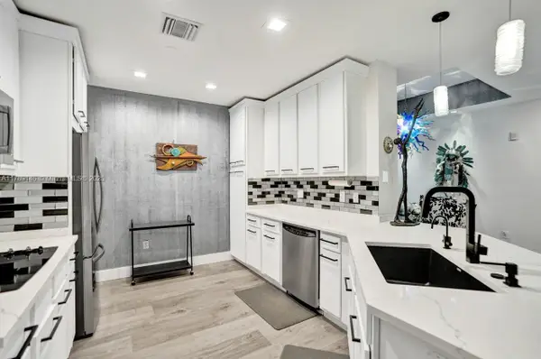 16101 Emerald Estates Dr #342, Weston, FL 33331