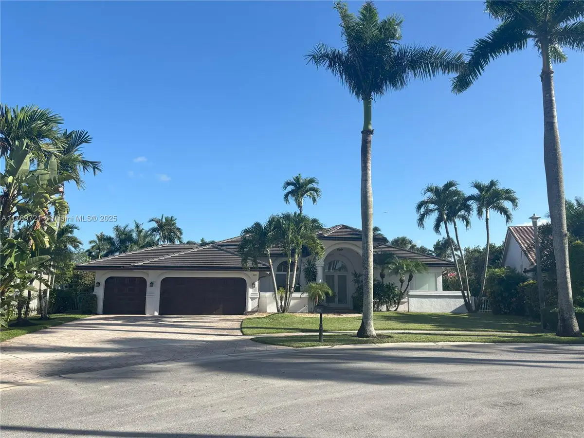 320 Windmill Palm Ave, Plantation, FL 33324 - Image #1