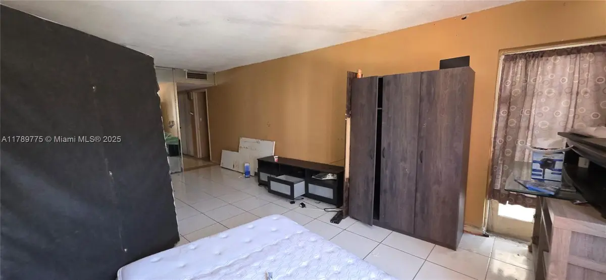 Address Withheld By Seller, Miami, FL 33179 - Image #1