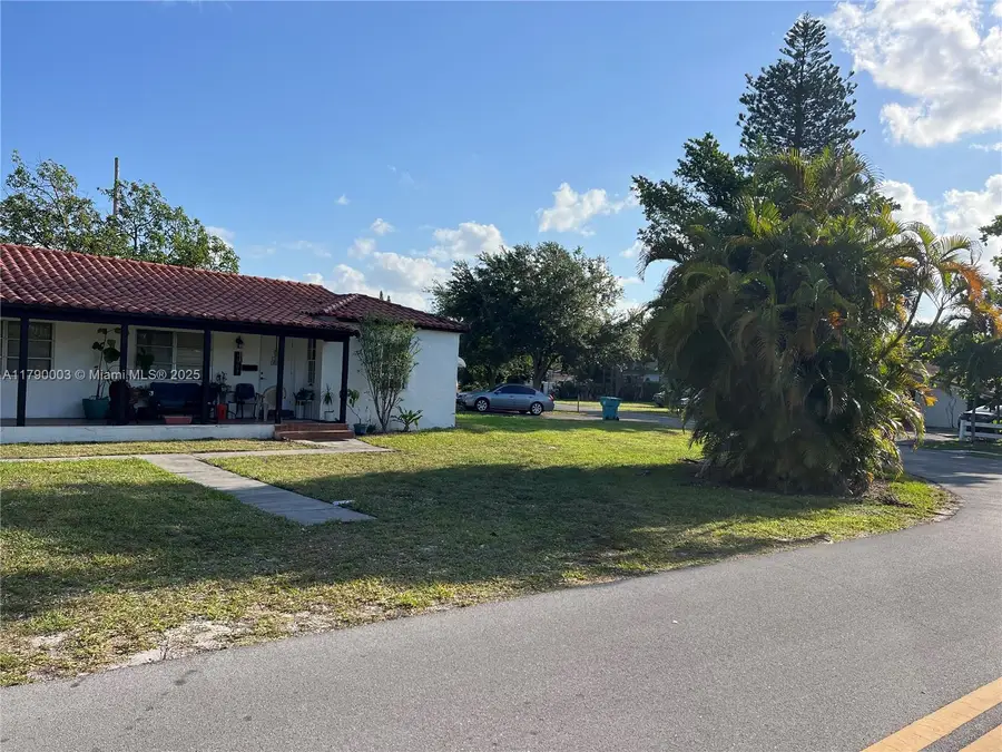 1001 NE 111th St, Biscayne Park, FL 33161 - Image #3