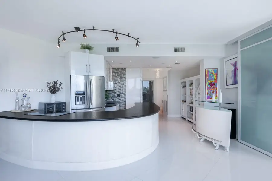 300 S Pointe Dr #402, Miami Beach, FL 33139 - Image #3