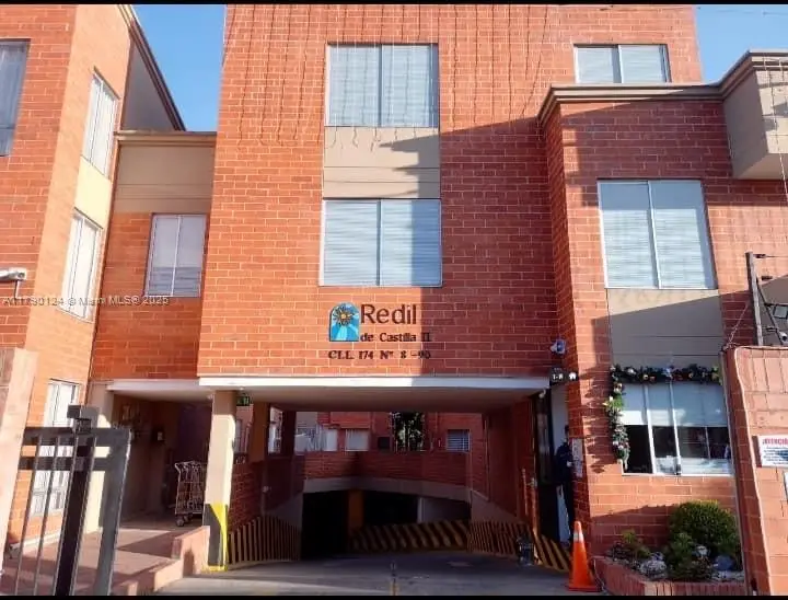 Calle 174 8-90, Leesburg East, FL 11101 - Image #1