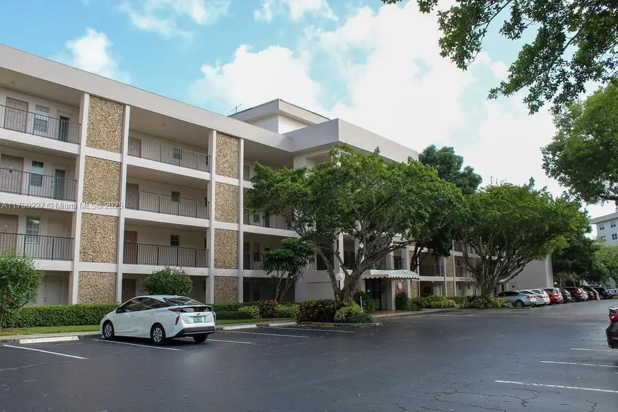 2900 N Palm Aire Dr #108, Pompano Beach, FL 33069 - Image #2