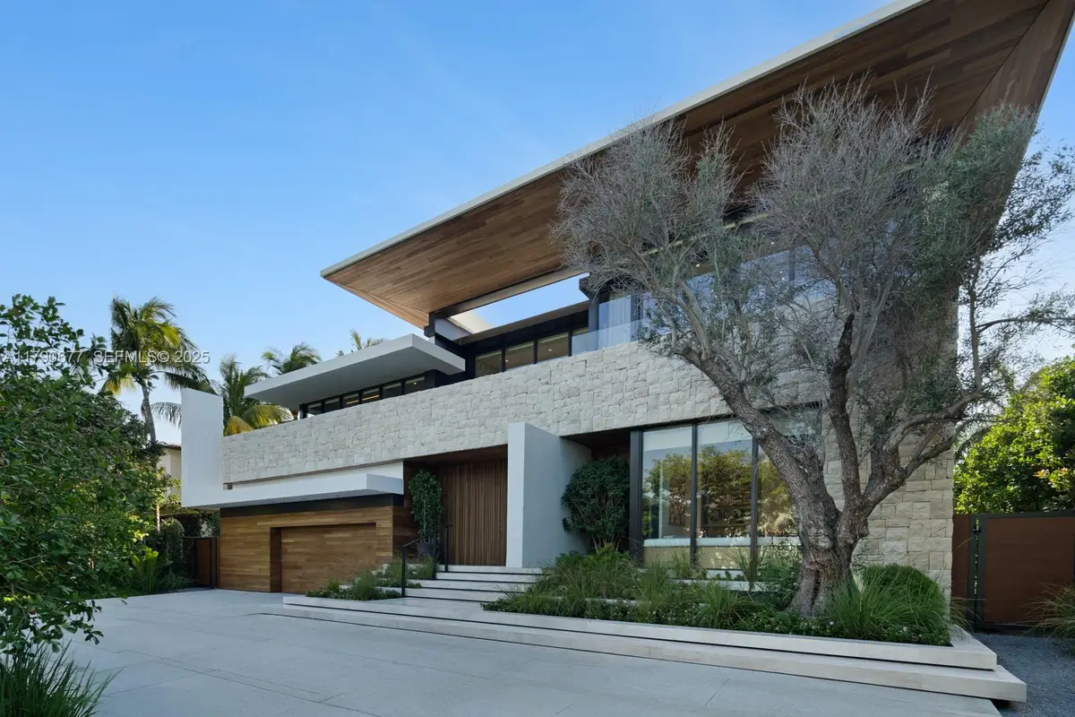 194 S Island Dr, Golden Beach, FL 33160 - Image #1