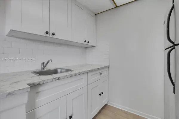 2145 Pierce St #418, Hollywood, FL 33020