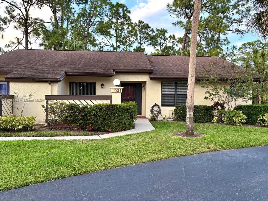 120 Roselle Ct, Royal Palm Beach, FL 33411 - Image #2