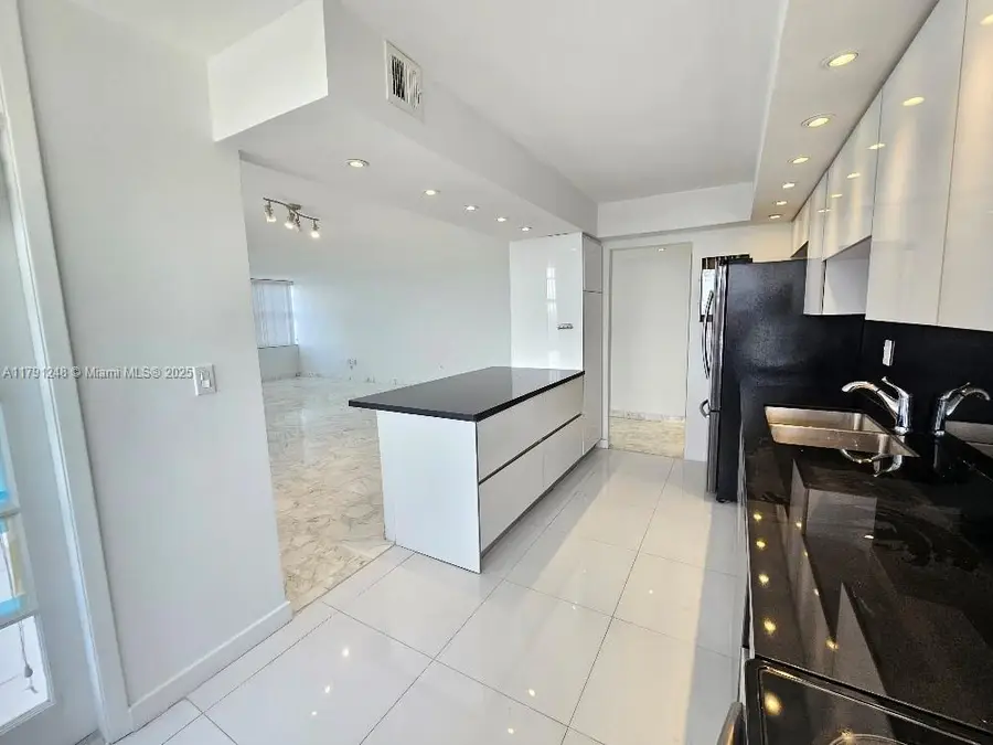 18051 Biscayne Blvd #1704, Aventura, FL 33160 - #3