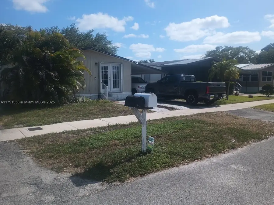 3024 SW 51st St, Dania Beach, FL 33312 - #2