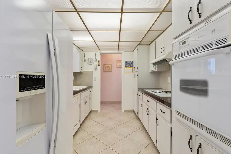 1124 NE 3rd St, Hallandale Beach, FL 33009 - #2