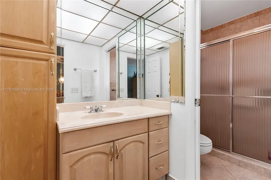 1124 NE 3rd St, Hallandale Beach, FL 33009 - #3