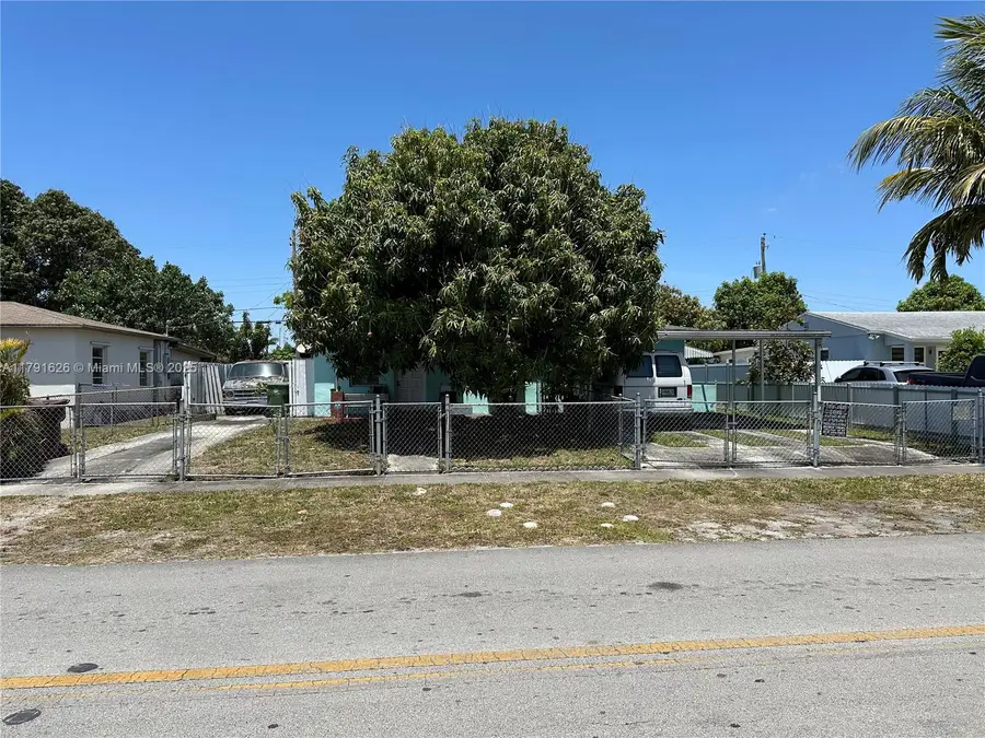 911 E 39th Pl, Hialeah, FL 33013 - #2