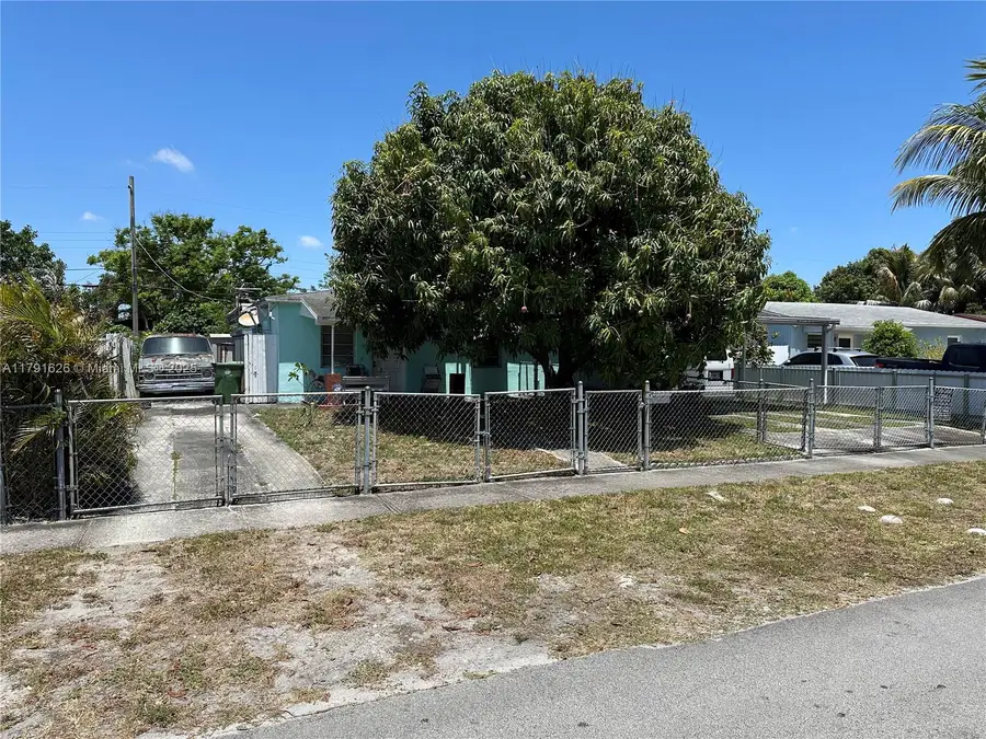 911 E 39th Pl, Hialeah, FL 33013 - #3
