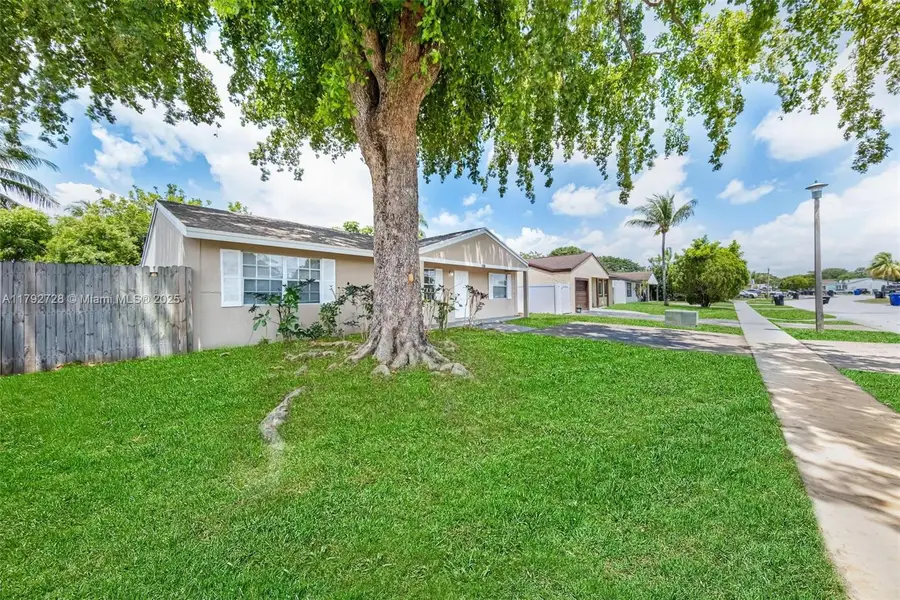 1251 SW 73rd Ave, North Lauderdale, FL 33068 - Image #2