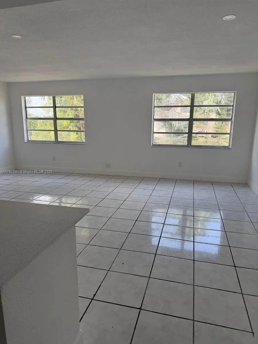 1350 W 53rd St #33, Hialeah, FL 33012 - Image #2