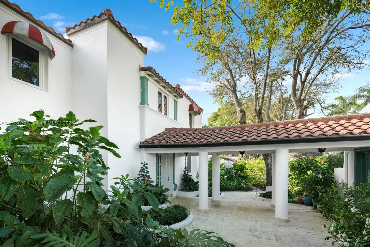 3026 Flamingo Dr, Miami Beach, FL 33140 - Image #1