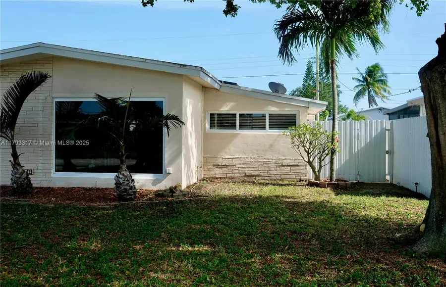 7000 SW 10th St, Pembroke Pines, FL 33023 - Image #3