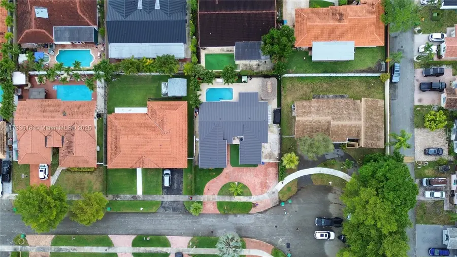 10433 SW 21st Ter, Miami, FL 33165 - Image #2