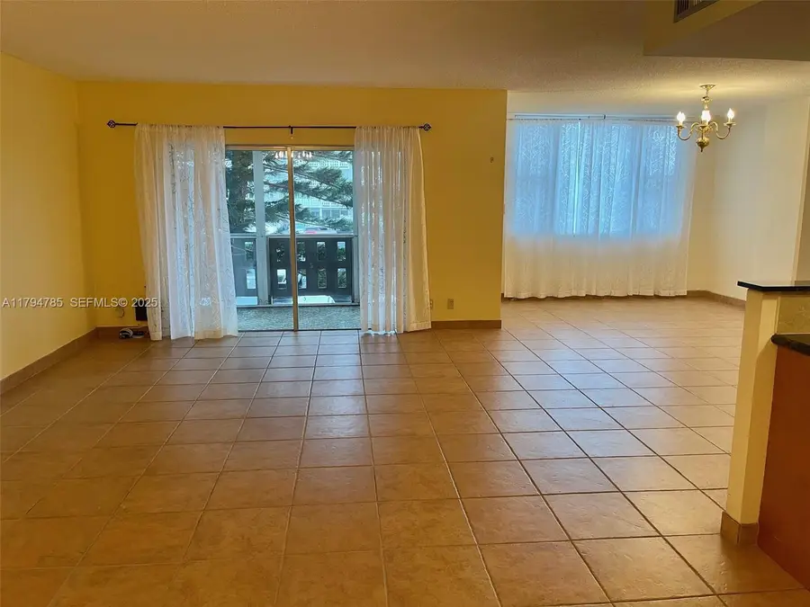 4330 Hillcrest Dr #214, Hollywood, FL 33021 - Image #2